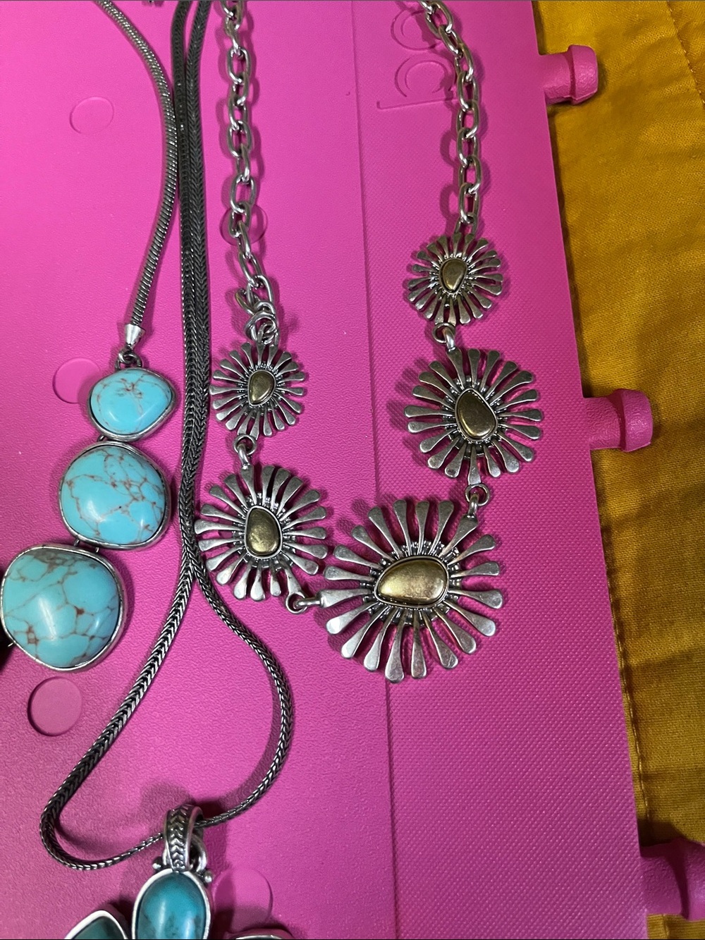 Lucky Brand Turquoise and Silver Flower Pendant Necklace Set - Picture 4 of 5